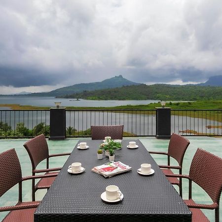 Sunset Boulevard By Stayvista - Lakeside Villa With Pet-Friendly Ambiance, Deck, Terrace, Plunge Pool & Modern Flair Karjat Esterno foto