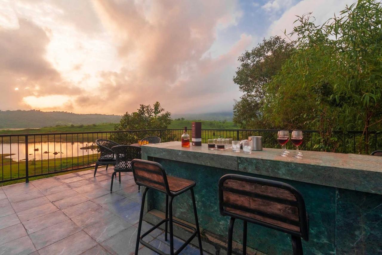 Sunset Boulevard By Stayvista - Lakeside Villa With Pet-Friendly Ambiance, Deck, Terrace, Plunge Pool & Modern Flair Karjat Esterno foto
