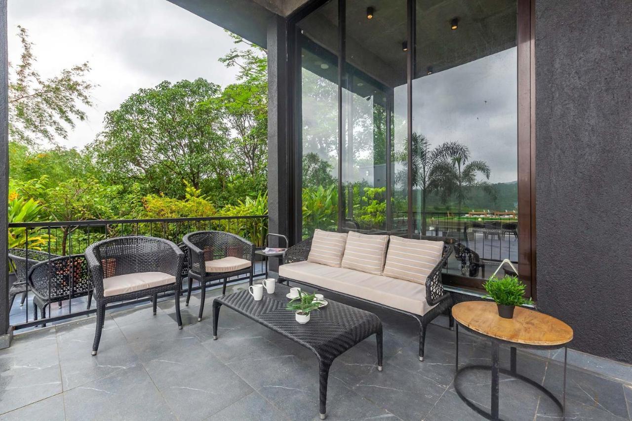 Sunset Boulevard By Stayvista - Lakeside Villa With Pet-Friendly Ambiance, Deck, Terrace, Plunge Pool & Modern Flair Karjat Esterno foto