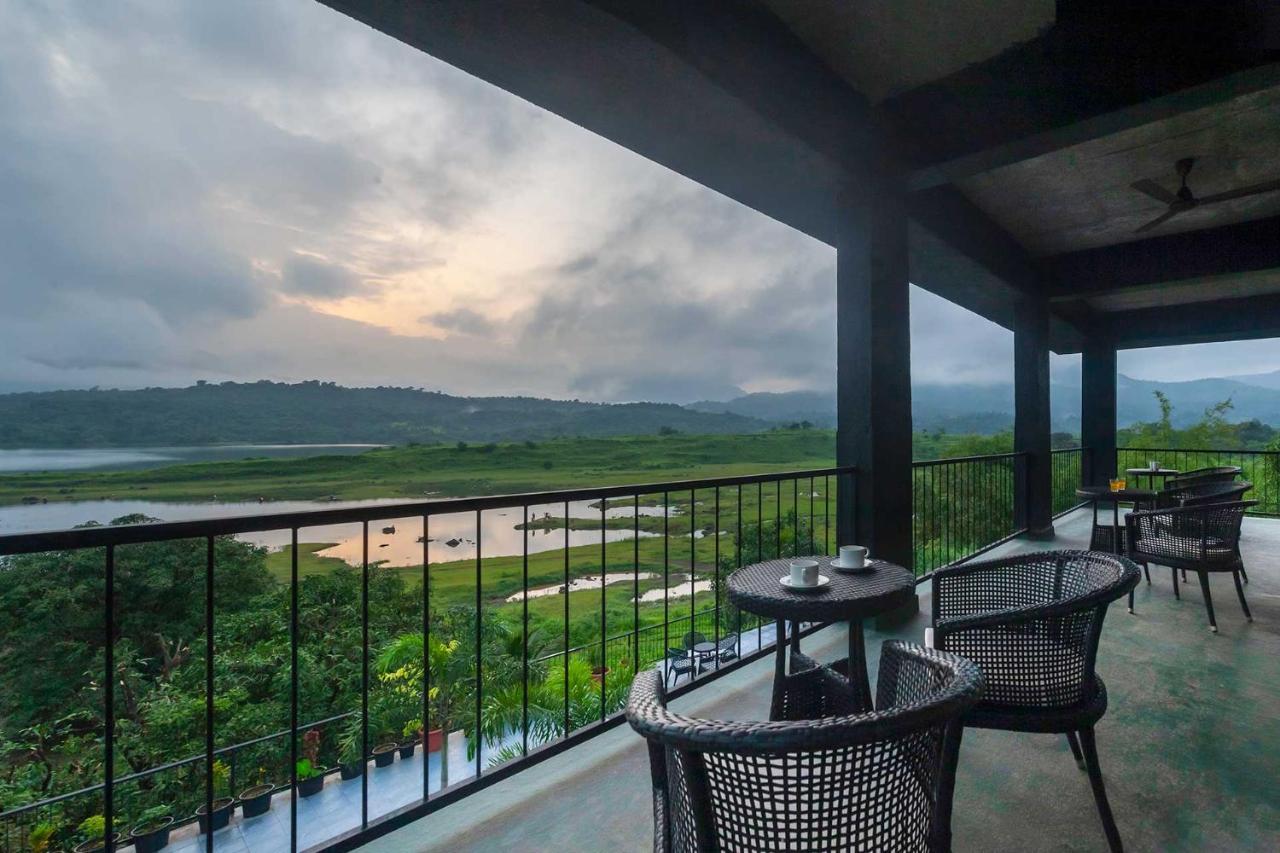 Sunset Boulevard By Stayvista - Lakeside Villa With Pet-Friendly Ambiance, Deck, Terrace, Plunge Pool & Modern Flair Karjat Esterno foto