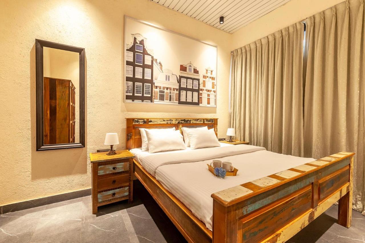 Sunset Boulevard By Stayvista - Lakeside Villa With Pet-Friendly Ambiance, Deck, Terrace, Plunge Pool & Modern Flair Karjat Esterno foto