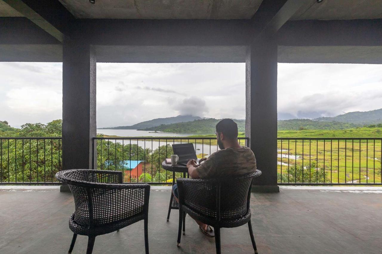 Sunset Boulevard By Stayvista - Lakeside Villa With Pet-Friendly Ambiance, Deck, Terrace, Plunge Pool & Modern Flair Karjat Esterno foto