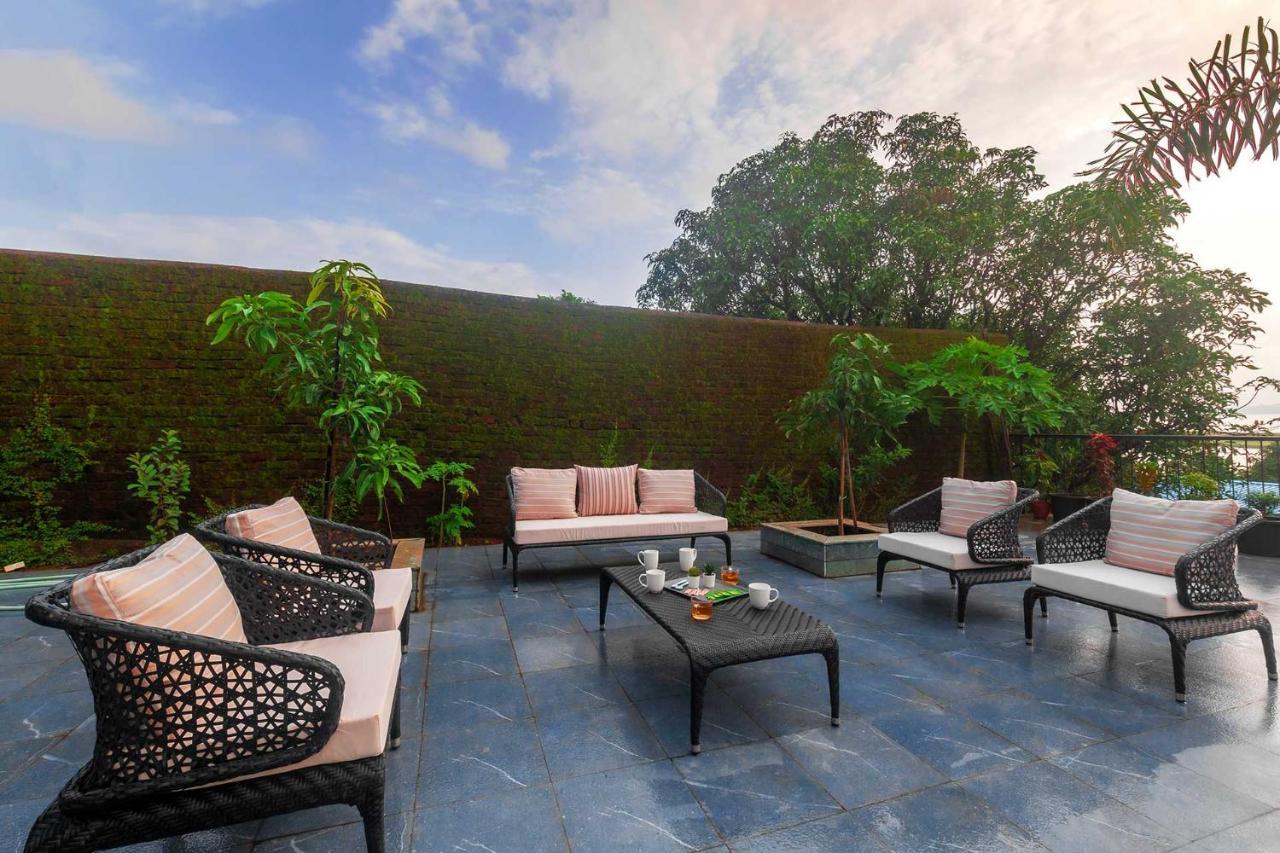 Sunset Boulevard By Stayvista - Lakeside Villa With Pet-Friendly Ambiance, Deck, Terrace, Plunge Pool & Modern Flair Karjat Esterno foto