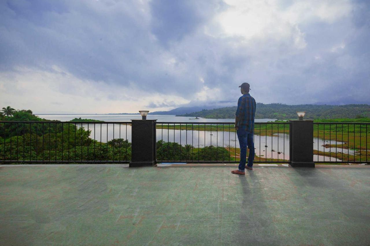 Sunset Boulevard By Stayvista - Lakeside Villa With Pet-Friendly Ambiance, Deck, Terrace, Plunge Pool & Modern Flair Karjat Esterno foto
