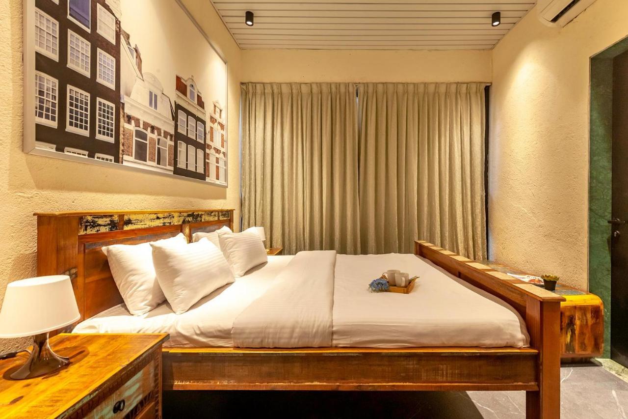 Sunset Boulevard By Stayvista - Lakeside Villa With Pet-Friendly Ambiance, Deck, Terrace, Plunge Pool & Modern Flair Karjat Esterno foto