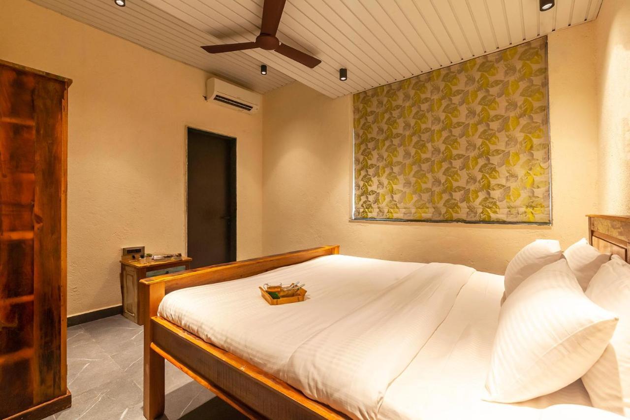 Sunset Boulevard By Stayvista - Lakeside Villa With Pet-Friendly Ambiance, Deck, Terrace, Plunge Pool & Modern Flair Karjat Esterno foto
