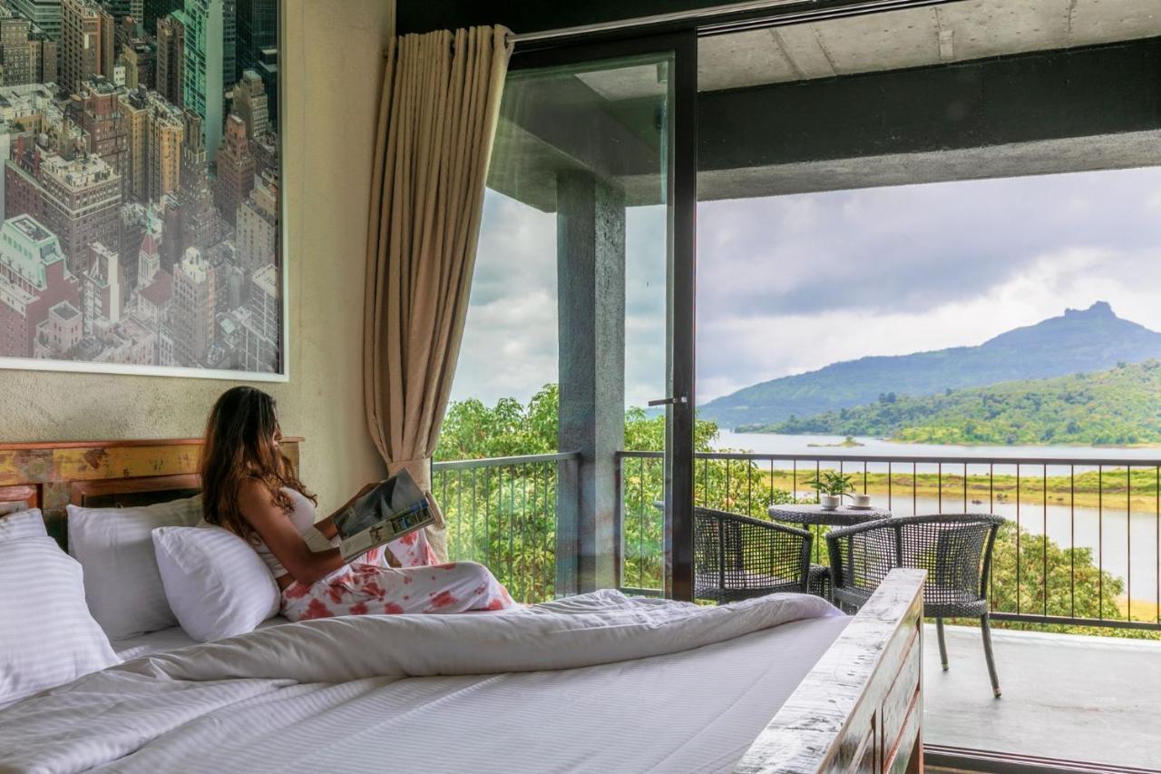 Sunset Boulevard By Stayvista - Lakeside Villa With Pet-Friendly Ambiance, Deck, Terrace, Plunge Pool & Modern Flair Karjat Esterno foto